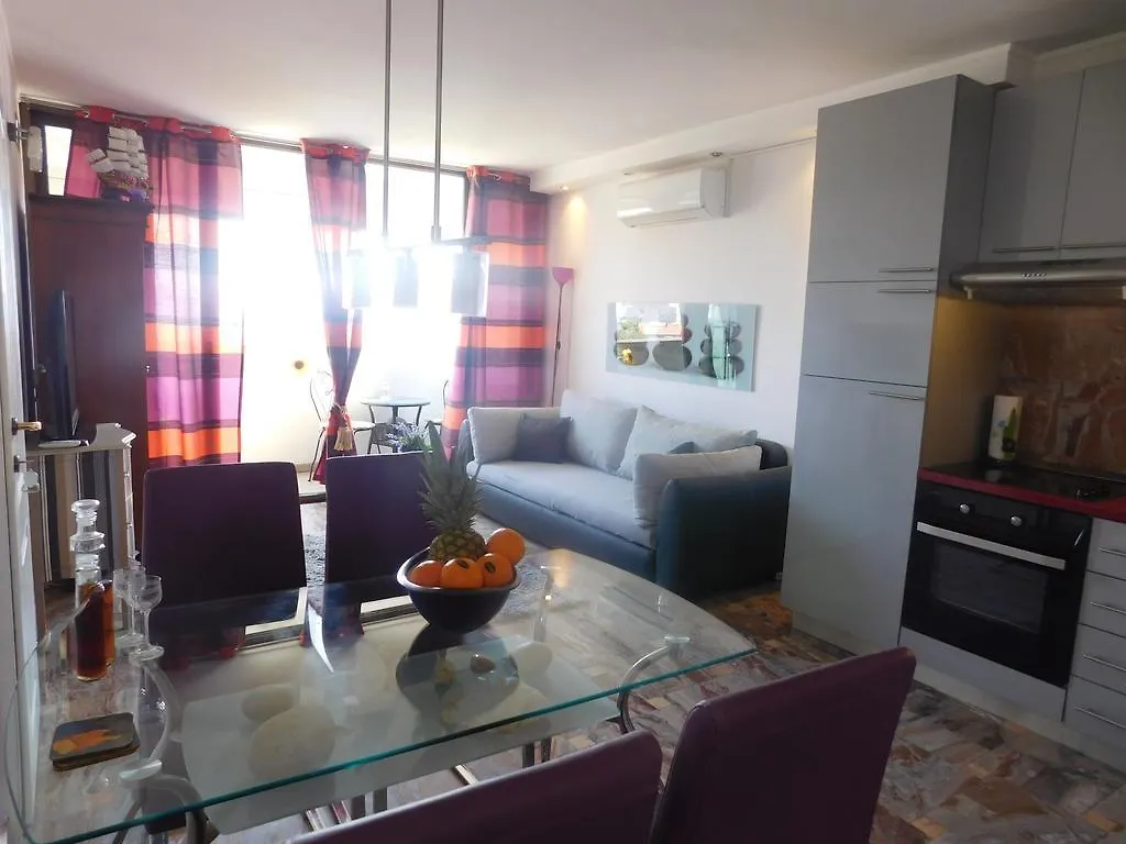 Panoramic City Apartment
