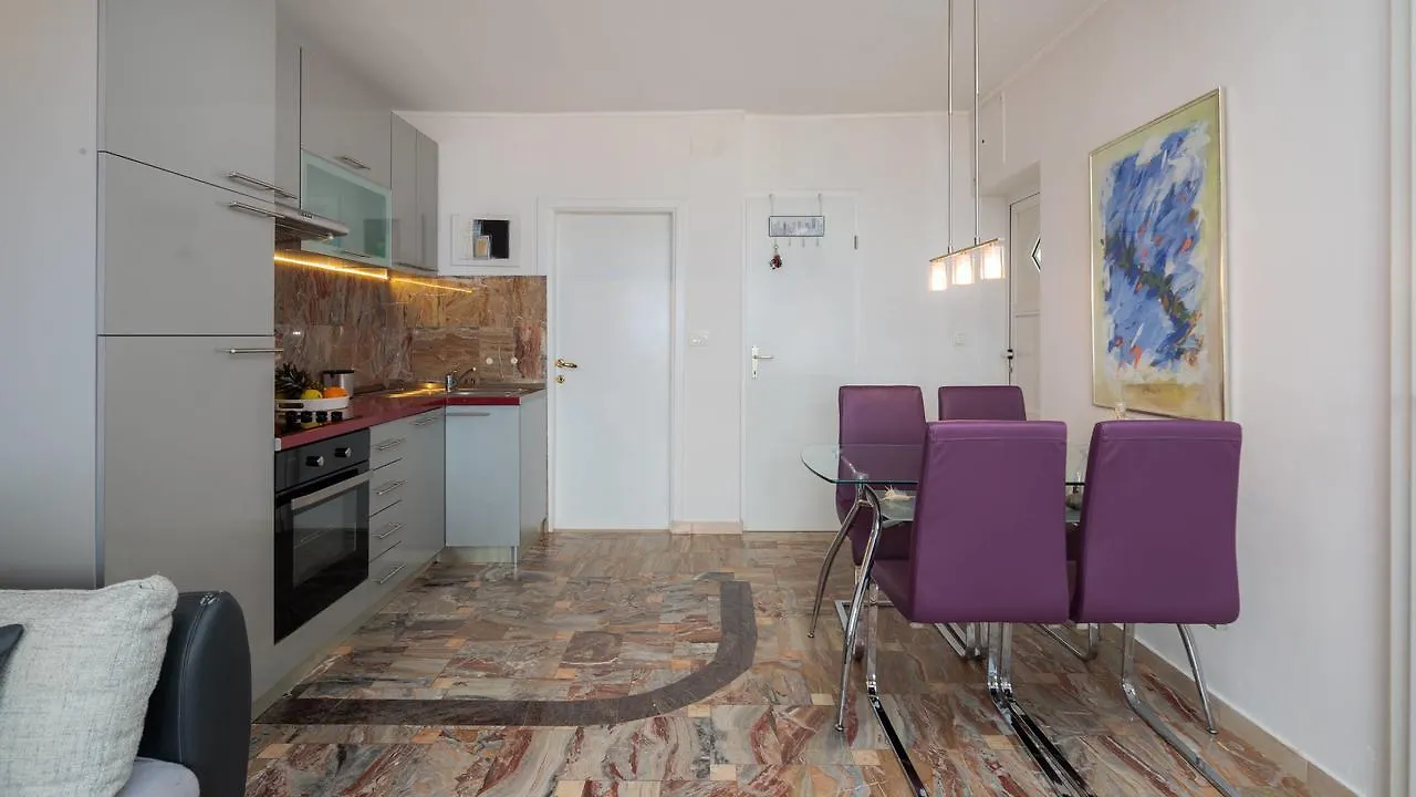 Panoramic City Apartment