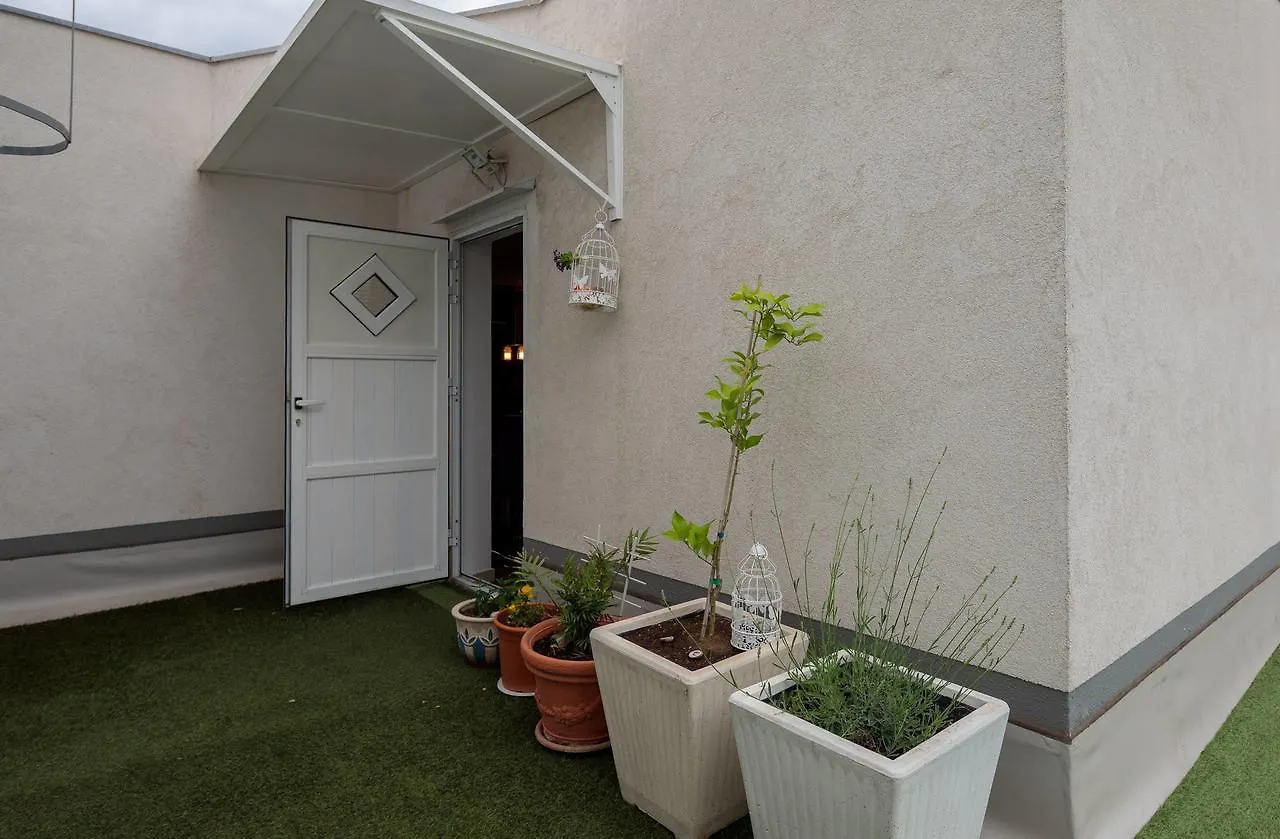 Panoramic City Apartment